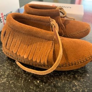 NIB Minnetonka Kids Classic Fringe Softsole Boot